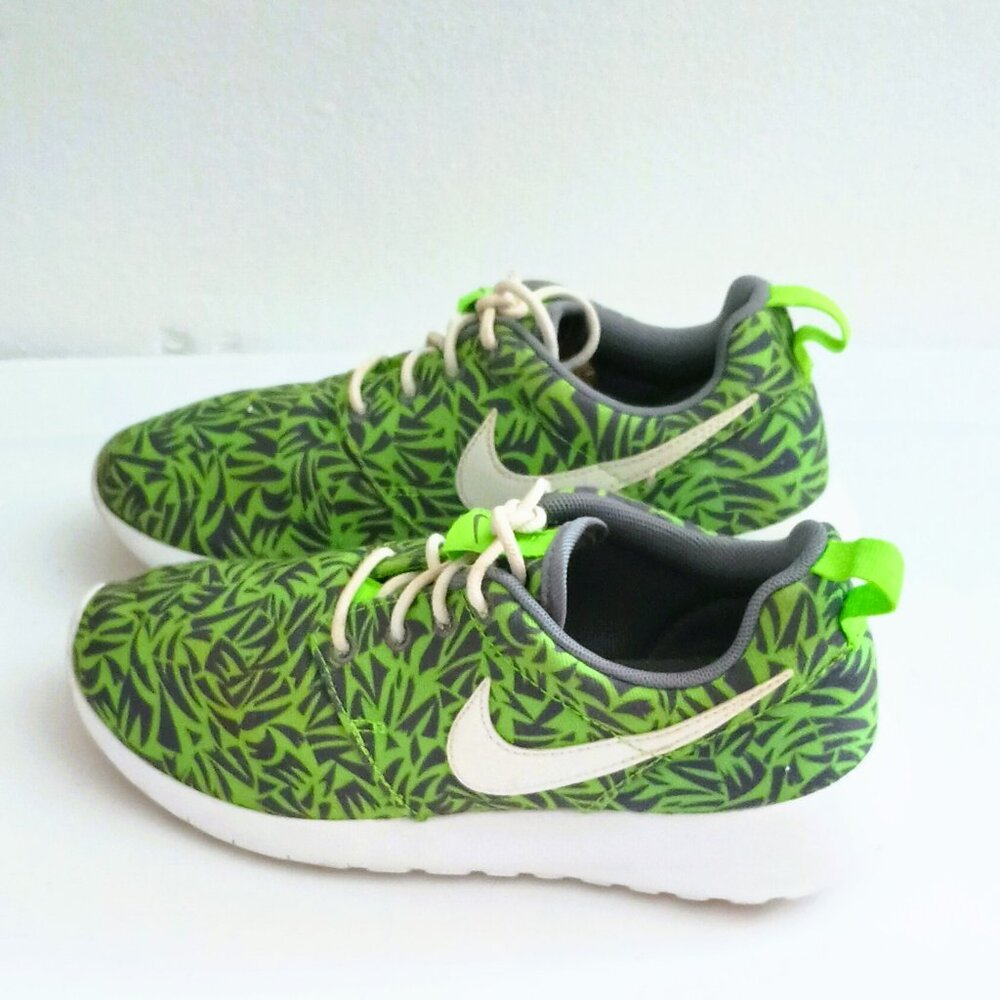 Nike Rosche One Print Sneakers 4Y Green Gray Palm Pattern Girl's Lace Up Shoes